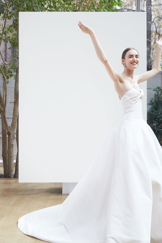 Bộ sưu tập váy cưới tuyệt đẹp của Oscar De La Renta - 19 Bộ sưu tập váy cưới tuyệt đẹp của Oscar De La Renta - 19
