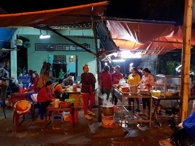 Bão số 16 suy yếu, nhịp sống Cần Giờ trở lại bình thường - 5 Hàng quán đã mở lại