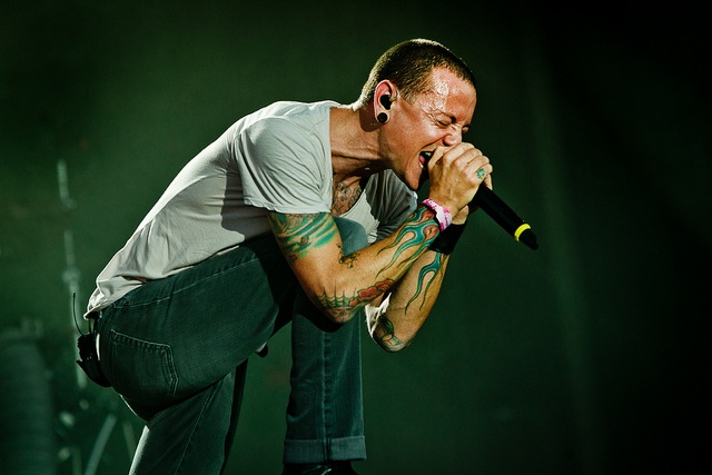Thủ lĩnh Linkin Park tự tử: Tại sao một thế hệ cảm thấy mất mát? - 1