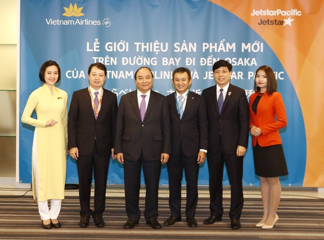 Phi cơ hiện đại nhất Việt Nam cất cánh trên đường bay Nhật Bản - 1 Thủ tướng Nguyễn Xuân Phúc và lãnh đạo Bộ Giao thông vận tải dự Lễ giới thiệu sản phẩm mới của Vietnam Airlines và Jetstar Pacific, ngày 7/6
