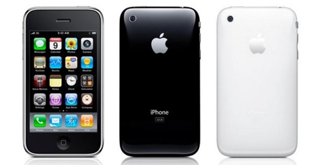 Chữ S lần đầu tiên đc Apple sử dụng trên các mẫu iPhone của mình vào năm 2009, nhằm nhấn mạnh vào sự nâng cấp về cấu hình và các tính năng trên phiên bản trước. Cũng từ lúc bấy giờ, Steve Jobs đã đặt lịch cho iPhone chỉ thay đổi thiết kế sau mỗi 2 năm. iPhone 3GS là thế hệ đầu tiên cho phép quay video bằng camera, đồng thời hỗ trợ định dạng tin nhắn MMS.