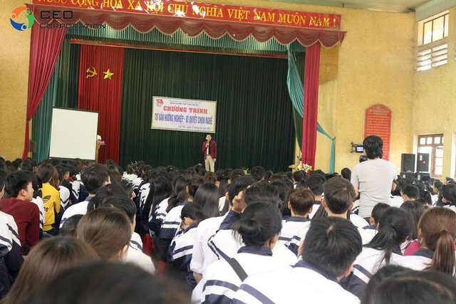 Gần 8.000 học sinh THPT tỉnh Bắc Ninh và Bắc Giang được chia sẻ định hướng nghề nghiệp - 4 Buổi hướng nghiệp của doanh nhân Ngô Minh Tuấn tại trường THPT Tân Yên số 1 Bắc Giang.