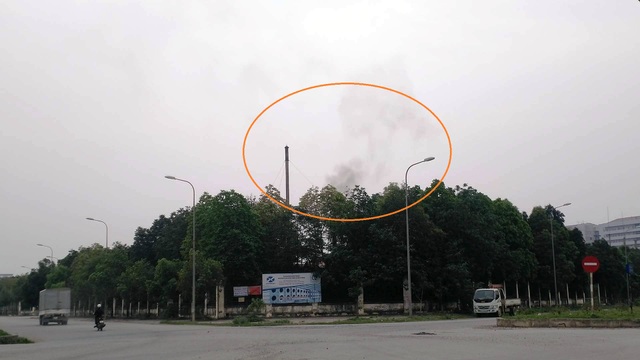 Gia “hạn chót” cho bệnh viện xả khói bụi hành dân khắc phục “sự cố môi trường” - 2 Sau hơn 5 tháng bị yêu cầu khắc phục sự cố môi trường do lò đốt rác gây ra, đến nay BVĐK Ninh Bình vẫn chưa hoàn thành công việc như đã hứa mà liên tục khất lần với nhiều lý do.
