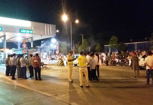Tạm giữ tài xế tông chết Thiếu tá cảnh sát giao thông - 2 Các đơn vị nghiệp vụ Công an, Viện Kiểm sát nhân dân thành phố Biên Hoà, tỉnh Đồng Nai phối hợp khám nghiệm hiện trường, điều tra làm rõ vụ việc.