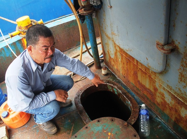 Bình Định: Những hình ảnh “tố cáo” tàu vỏ thép đóng thép Trung Quốc? - 4 Hầm nước, hầm dầu trên tàu bị rỉ sét...
