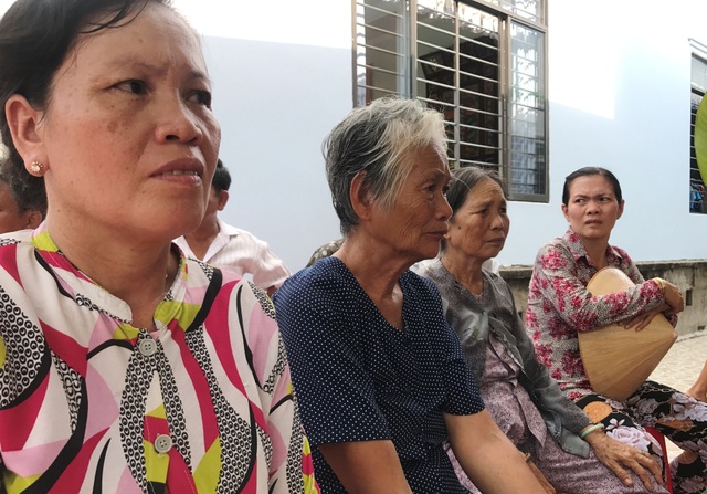 Vụ sạt lở ở TPHCM: 30 người dân đồng ý di dời khẩn cấp - 4 Những hộ dân đồng tình với hướng giải quyết của chính quyền địa phương.