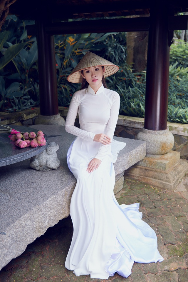 Người đẹp Hoa hậu Hoàn vũ Thanh Trang khoe vẻ mềm mại, tinh khôi với áo dài - 8 Người đẹp Hoa hậu Hoàn vũ Thanh Trang khoe vẻ mềm mại, tinh khôi với áo dài - 8