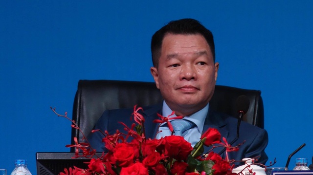 ĐHĐCĐ Sacombank: "Nóng" chuyện nhân sự chủ chốt hội đồng quản trị - 5 Ông Kiều Hữu Dũng, Chủ tịch Hội đồng Quản trị (HĐQT) STB cho biết, hiện đại hội có 461 cổ đông tham dự, chiếm tỷ lệ 83,478% tổng số cổ phần có quyền biểu quyết