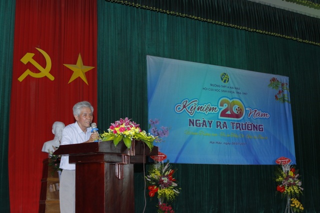 Cựu học sinh THPT A Hải Hậu kỷ niệm 20 năm ngày ra trường - 3 NGƯT Vũ Luyện - Nguyên hiệu trưởng nhà trường phát biểu tại buổi lễ