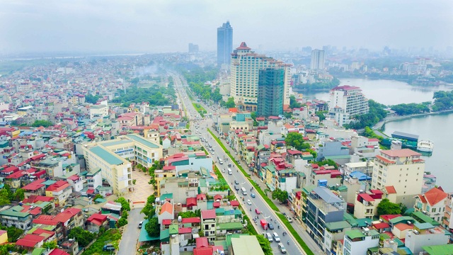 Toàn cảnh dự án cầu vượt An Dương - đường Thanh Niên sắp khởi công - 3
Cầu vượt được xây dựng theo hướng đường Yên Phụ-Nghi Tàm (vượt qua nút giao An Dương-Thanh Niên) kết hợp điều chỉnh một phần kết cấu đê Hữu Hồng đoạn từ khách sạn Thắng Lợi đến cửa khẩu An Dương. Đây là 1 trong 8 công trình được Thủ tướng Chính phủ cho phép Hà Nội triển khai theo cơ chế đặc thù.