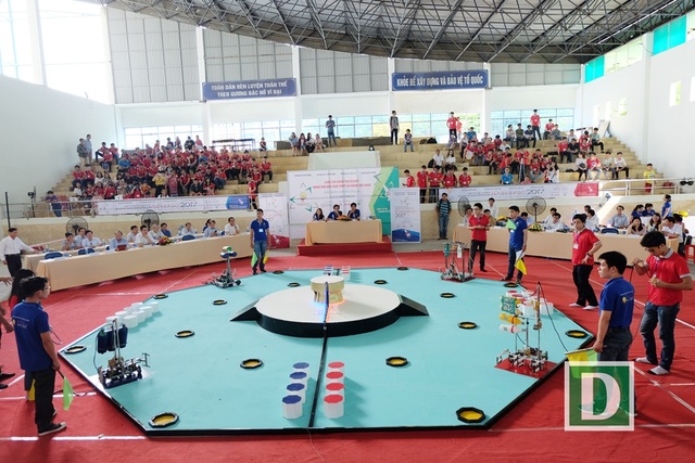 Khai mạc Cuộc thi sáng tạo robot dành cho học sinh - 5 Các trận đấu mở màn đã rất sôi động, đầy kịch tính