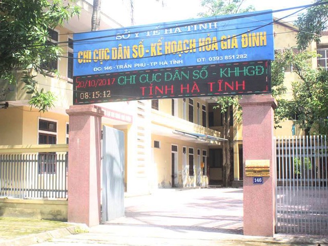 Hà Tĩnh xem xét dừng quyết định kỷ luật cán bộ sinh con thứ 3 - 1 Chi cục dân số - kế hoạch hóa gia đình Hà Tĩnh