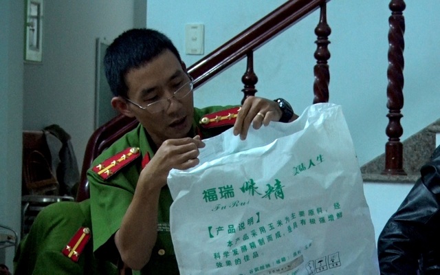 Bắt hàng tấn bột nêm, bột ngọt Trung Quốc "đội lốt" A One, Knorr - 3 Bao bì bột ngọt Trung Quốc được chủ cơ sở mua về đóng vào bao hàng chất lượng cao