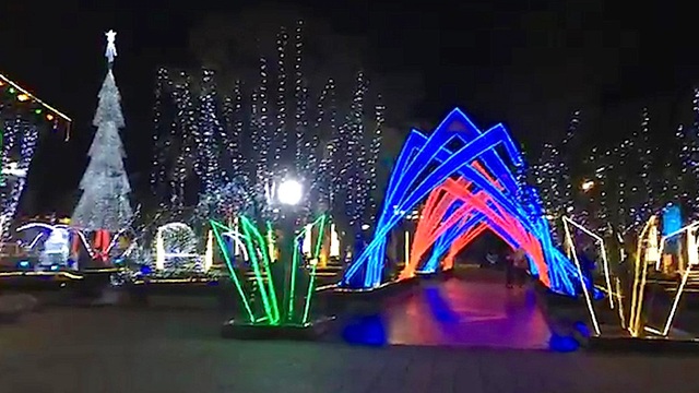 Cây thông Noel ghép bằng 6.000 nồi đất được xác lập Kỷ lục Việt Nam - 4 Cây thông Noel ghép bằng 6.000 nồi đất được xác lập Kỷ lục Việt Nam - 4