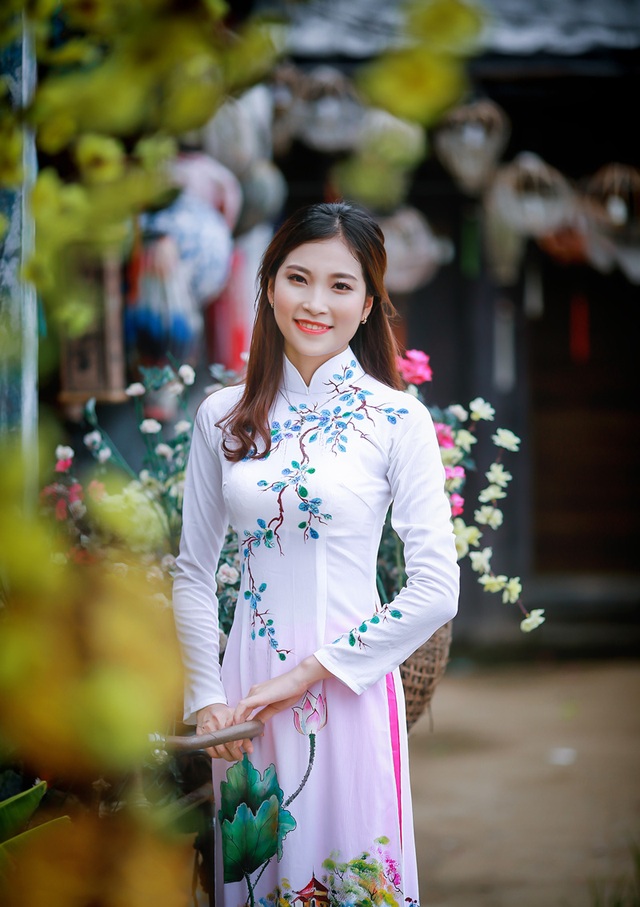 Nữ sinh khoe sắc kiều diễm giữa cánh đồng hoa - 14
Lê Phương Thảo - sinh viên Học viện Y dược học cổ truyền Việt Nam