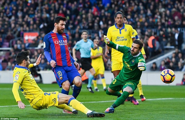 Barcelona 5-0 Las Palmas: Cú đúp của Suarez - 2
Messi hoàn tất bộ sưu tập bàn thắng vào lưới 20 đội bóng ở La Liga