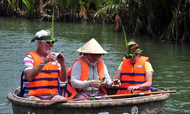 HÆ°á»ng dáº«n du khÃ¡ch lÃ m quÃ  lÆ°u niá»m tá»« lÃ¡ dá»«a nÆ°á»c