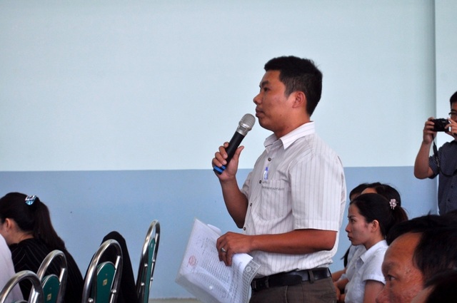 Quảng Nam: Công nhân kiến nghị nhiều đề xuất về đời sống an sinh - 2 Ông Nguyễn Đình Quyết - đại diện Công ty CP nhựa miền Trung - bày tỏ băn khoăn của công nhân
