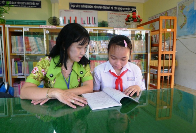 Nữ sinh giỏi toàn diện “nặng lòng” với giải pháp phòng chống đuối nước - 3 Xuân Uyên cảm thấy hạnh phúc khi được gia đình thương yêu chăm sóc đủ đầy và khi đến trường thì được thầy cô tận tình dạy bảo. Nhờ đó em mới có thành tích học tốt như hiện nay