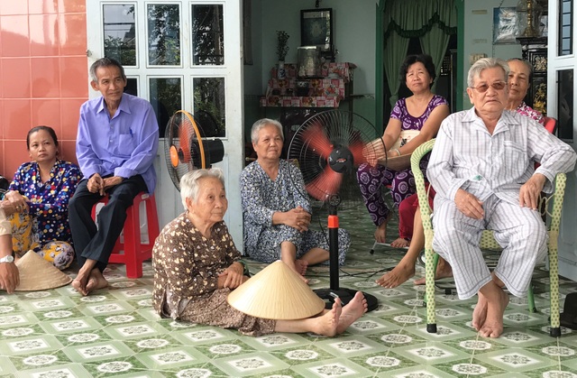 Vụ sạt lở ở TPHCM: 30 người dân đồng ý di dời khẩn cấp - 3 Vụ sạt lở ở TPHCM: 30 người dân đồng ý di dời khẩn cấp - 3
