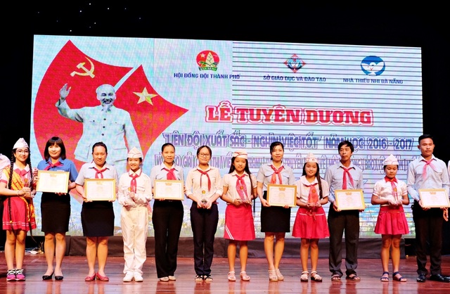 Đà Nẵng tuyên dương Liên đội xuất sắc - nghìn việc tốt - 2
Các Liên đội đạt chuẩn liên tiếp 6 năm liền được trình UBND thành phố khen thưởng