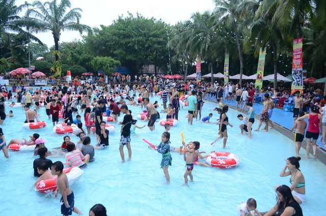 Người làm du lịch thất vọng với "vũ điệu bikini" phản cảm ở Đầm Sen - 4 Du khách cần những món ăn sạch và chất lượng.
