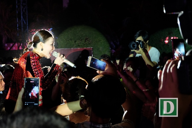 Tóc Tiên, Thu Minh lần đầu song ca nóng bỏng sân khấu Đà thành - 7 Nữ ca sĩ Đường cong Thu Minh khiến khán giả đứng ngồi không yên
