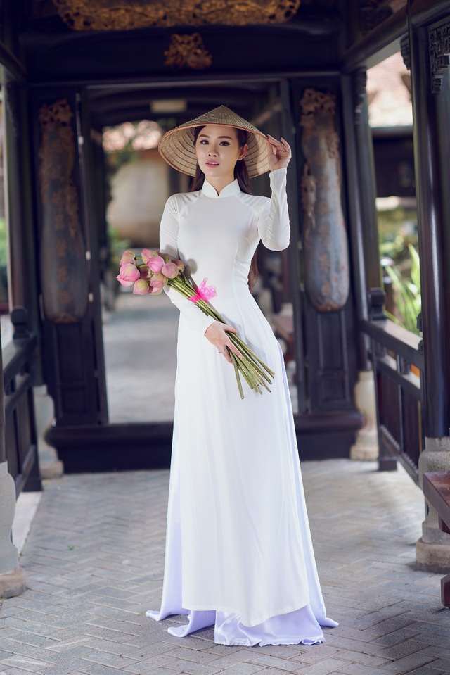 Người đẹp Hoa hậu Hoàn vũ Thanh Trang khoe vẻ mềm mại, tinh khôi với áo dài - 7 Người đẹp Hoa hậu Hoàn vũ Thanh Trang khoe vẻ mềm mại, tinh khôi với áo dài - 7
