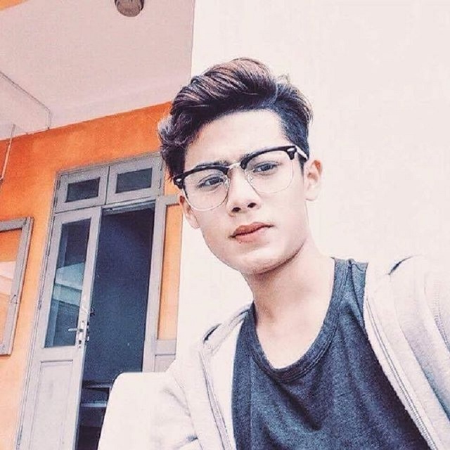 Hot boy 10X có "bụng 6 múi" được cộng đồng mạng rần rần tìm kiếm - 4 “Mình thích chơi bóng rổ còn để có thân hình như hiện tại mình tập gym khoảng 8 tuần là lên cơ”, Hiếu chia sẻ.
