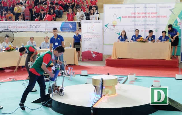 Khai mạc Cuộc thi sáng tạo robot dành cho học sinh - 6 Đội thi mở màn giành được chiến thắng tuyệt đối chỉ trong vòng hơn 1 phút