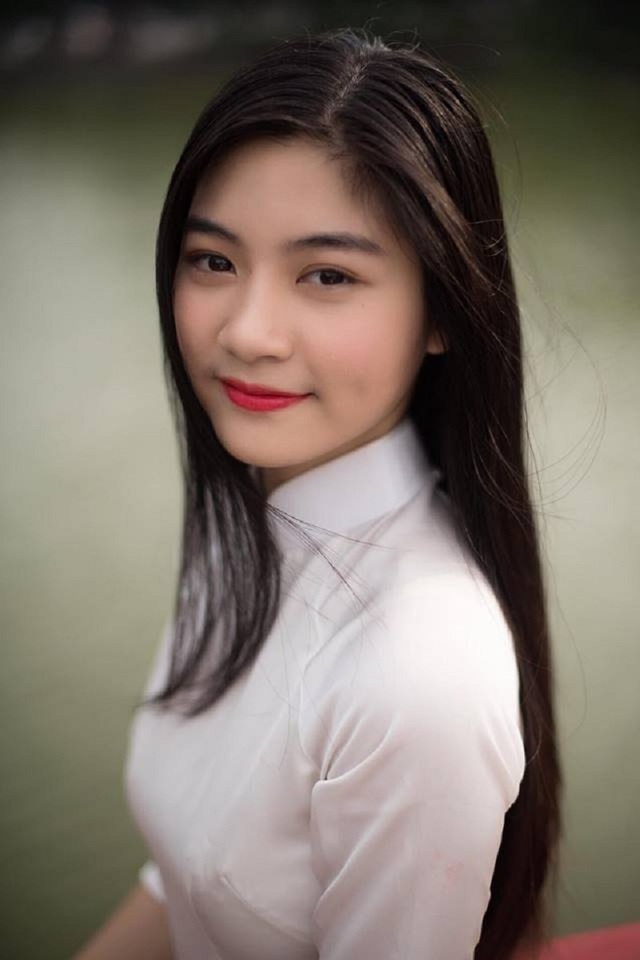 Khoảnh khắc nữ sinh Sài Gòn trong tà áo dài "đốn tim" dân mạng - 6 Khoảnh khắc nữ sinh Sài Gòn trong tà áo dài "đốn tim" dân mạng - 6