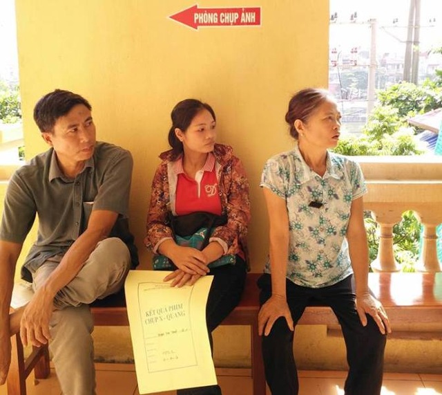 Ngang nhiên dịch vụ chụp ảnh thu tiền trong... Trung tâm y tế - 3 Ngang nhiên dịch vụ chụp ảnh thu tiền trong... Trung tâm y tế - 3