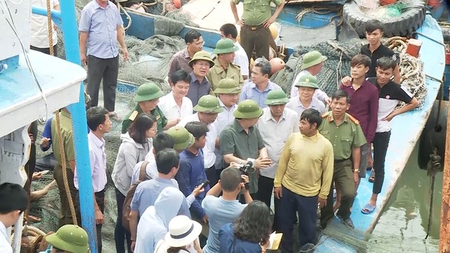 "Đảm bảo tuyệt đối an toàn cho tính mạng, tài sản của người dân" - 2 Phó Thủ tướng nhắc nhở tàu thuyền neo đậu tại các âu thuyền, khu neo đậu, cần thường xuyên kiểm tra, có các biện pháp chằng néo chắc chắn, an toàn
