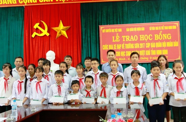 Trao 20 suất học bổng “Về Trường Sơn 2017” đến học sinh nghèo học giỏi Ninh Bình - 5 Trao 20 suất học bổng “Về Trường Sơn 2017” đến học sinh nghèo học giỏi Ninh Bình - 5