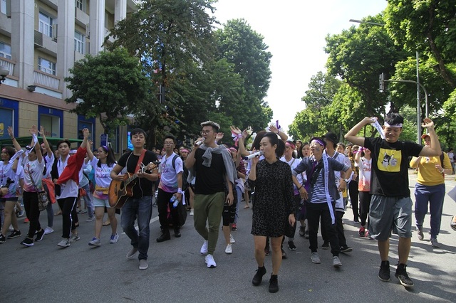 Hàng trăm bạn trẻ Hà Nội nhảy với chủ đề "Yêu đủ để buông" - 5 Ý tưởng sự kiện được lấy cảm hứng từ một nhân vật chính, trong những khoảnh khắc cuộc sống phải đối mặt với định kiến giới như khi đi học, lúc chọn nghề nghiệp và thậm chí là khi tạo dựng gia đình của chính mình.