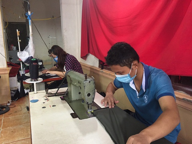 Nơi cưu mang những mảnh đời không lành lặn - 3 Xưởng may Hồng Luyện không chỉ là nơi làm việc mà còn là nơi để những người cùng cảnh ngộ chia sẻ niềm vui nỗi buồn, động viên nhau để vươn lên trong cuộc sống.