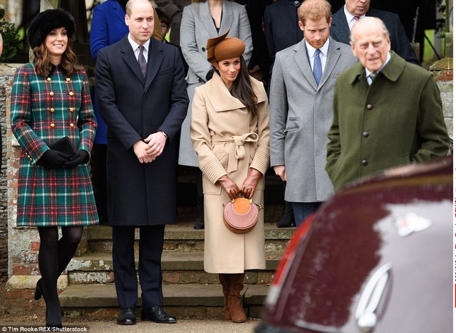 Meghan Markle xinh đẹp tới nhà thờ cùng hoàng tử Harry - 5
Meghan Markle và hoàng tử Harry hẹn hò bí mật từ tháng 6/2016