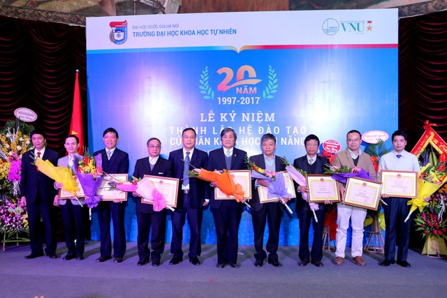 Hệ đào tạo cử nhân khoa học tài năng: Bệ phóng của những tài năng - 1
Hệ cử nhân tài năng tri ân các thầy giáo