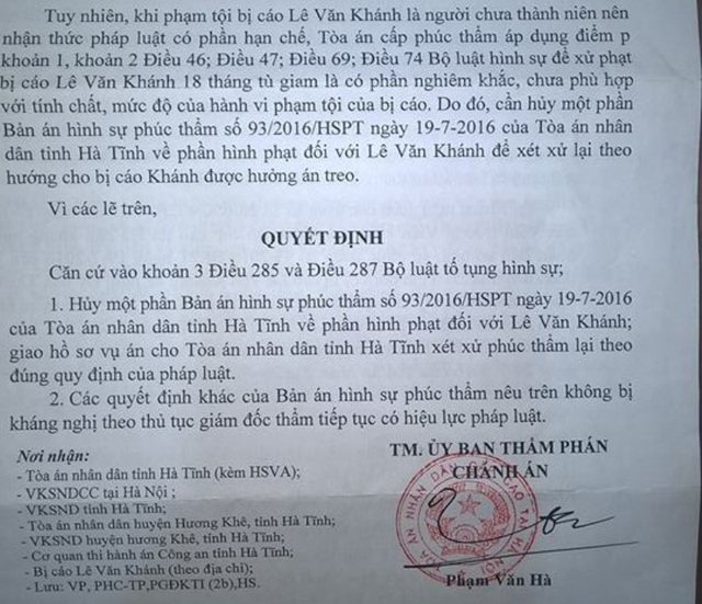 Vụ em học sinh bị kết tội cướp tài sản: Giao TAND tỉnh Hà Tĩnh xét xử phúc thẩm lại! - 1
Một phần bản quyết định Giám đốc thẩm của TAND Cấp cao tại Hà Nội.