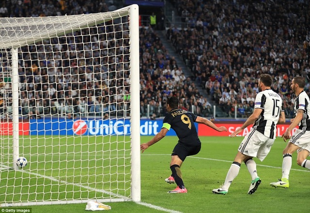 Những khoảnh khắc Juventus quật ngã Monaco để tiến vào chung kết Champions League - 27
Monaco rút ngắn tỷ số xuống 1-2 ở phút 69 và thời gian còn lại quá ít để họ đảo ngược tình thế