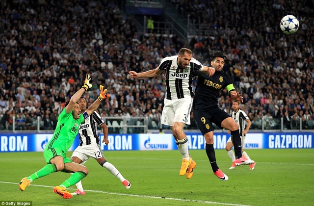 Những khoảnh khắc Juventus quật ngã Monaco để tiến vào chung kết Champions League - 22
Falcao có quá ít cơ hội tiếp cận cầu môn của Buffon