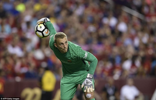 Những khoảnh khắc đáng nhớ trong ngày Barcelona đánh bại MU - 3
Thủ thành Cillessen của Barca có một ngày khá nhàn hạ