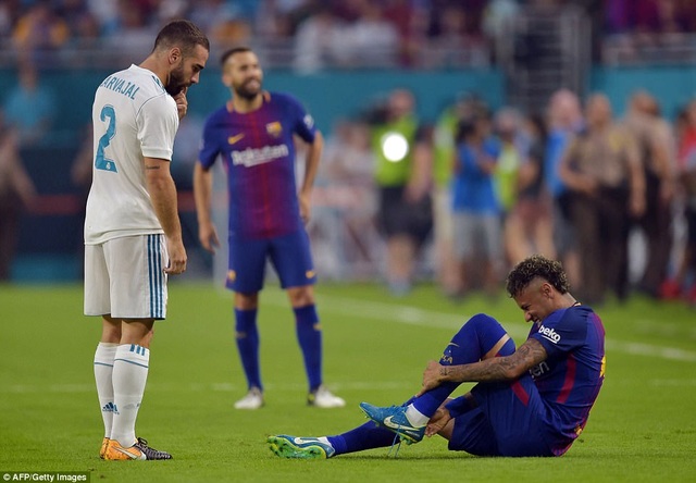 Những khoảnh khắc đáng nhớ ở đại chiến Barcelona-Real Madrid tại Mỹ - 12
Neymar liên tục bị chấn thương ở trận đấu này