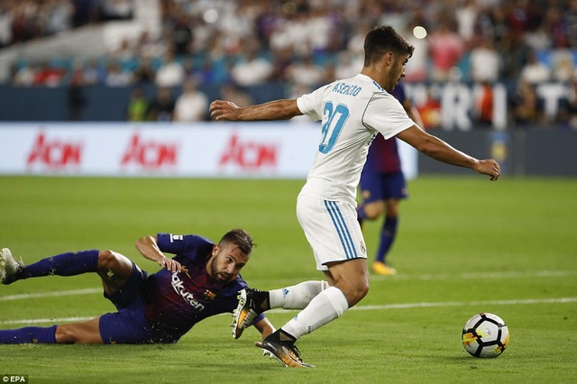 Những khoảnh khắc đáng nhớ ở đại chiến Barcelona-Real Madrid tại Mỹ - 4
khi vượt qua Alba ghi bàn gỡ hòa 2-2 cho Real Madrid ở cuối hiệp 1