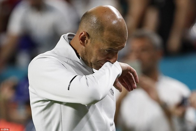 Những khoảnh khắc đáng nhớ ở đại chiến Barcelona-Real Madrid tại Mỹ - 14
Nỗi thất vọng của HLV Zidane
