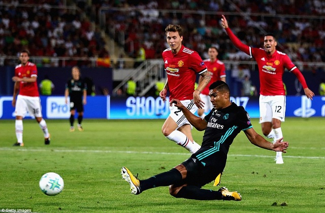 Những khoảnh khắc ấn tượng trong ngày Real Madrid áp đảo toàn diện MU - 14
Pha ghi bàn mở tỷ số của Casemiro ở phút 24