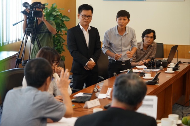 Chùm ảnh: Cảm xúc lẫn lộn trong ngày chấm Chung khảo Nhân tài Đất Việt 2017 - 10 Giây phút thí sinh tranh luận cùng ban giám khảo về sản phẩm.