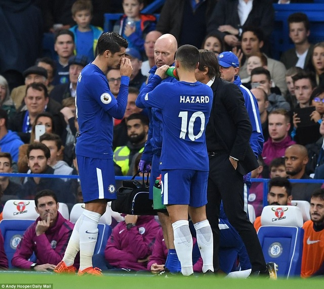 Chelsea 0-1 Man City: Sự khác biệt đến từ De Bruyne - 2
Morata dính chấn thương và phải rời sân ở phút 35