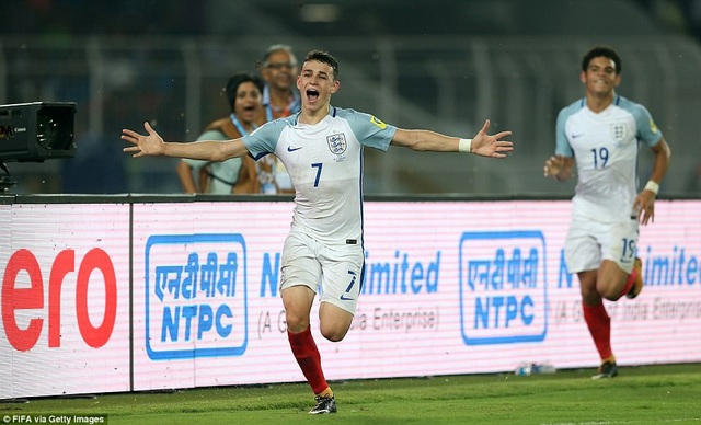 Thắng đậm Tây Ban Nha, U17 Anh vô địch World Cup U17 - 7
Phil Foden ăn mừng bàn thắng gỡ hòa 2-2 cho U17 Anh
