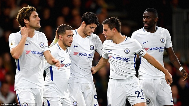 Hazard giúp Chelsea thoát hiểm ở Bournemouth - 1
Các cầu thủ Chelsea ăn mừng sau khi Hazard mở tỉ số